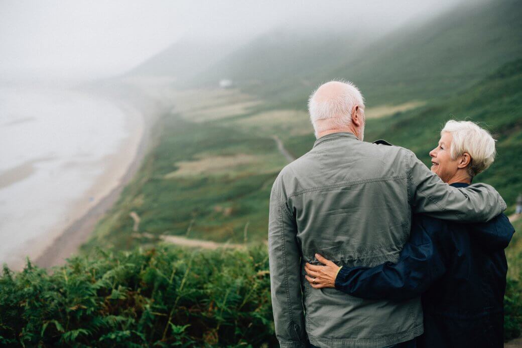 couple-daylight-elderly